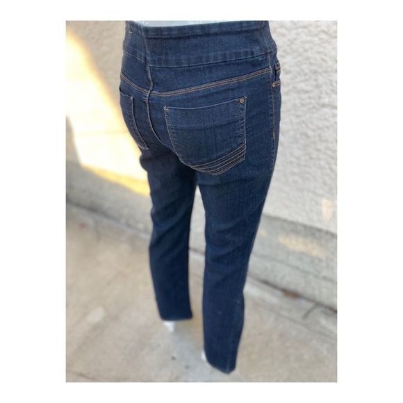 Reitmans Jeans Mid Rise Straight Boot Cut Stretch Pull On Dark Wash Sz 7 - Picture 3 of 10